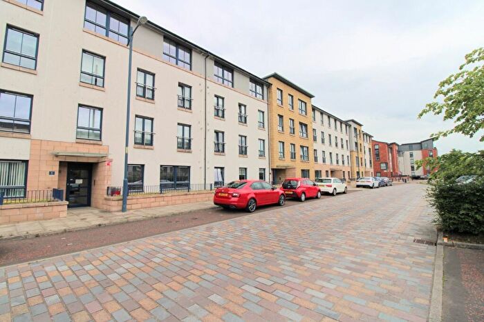 2 Bedroom Flat To Rent In Oatlands Square, Glasgow, G5