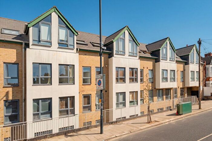 2 Bedroom Flat For Sale In Kilburn Lane, Kensal Rise, W10