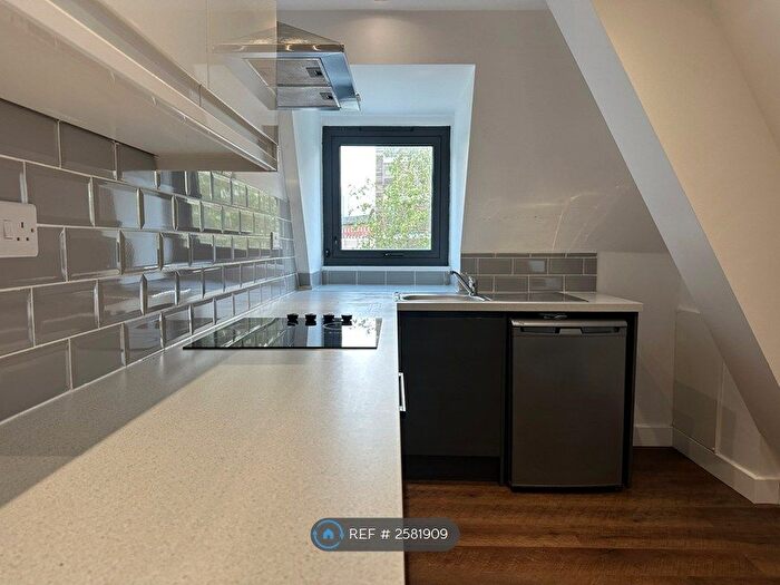 2 Bedroom Flat To Rent In Hanover Square, Leeds, LS3