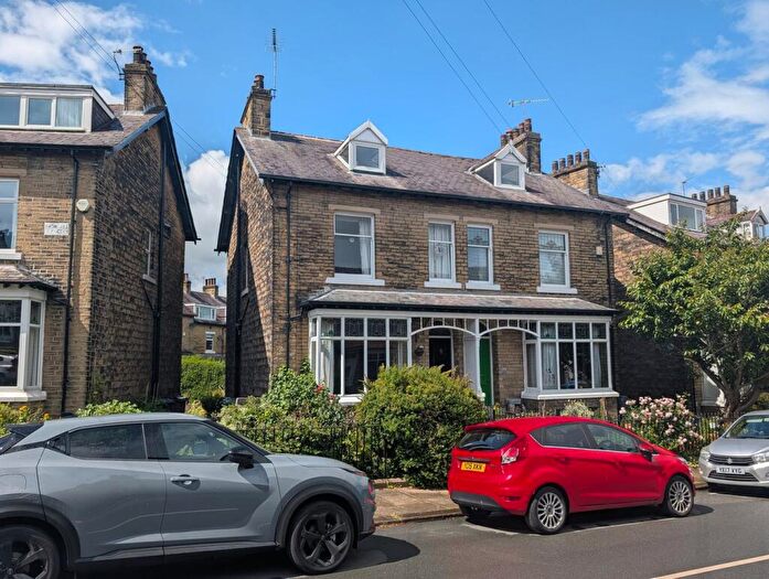 5 Bedroom Semi-Detached House For Sale In Avondale Road, Shipley, BD18