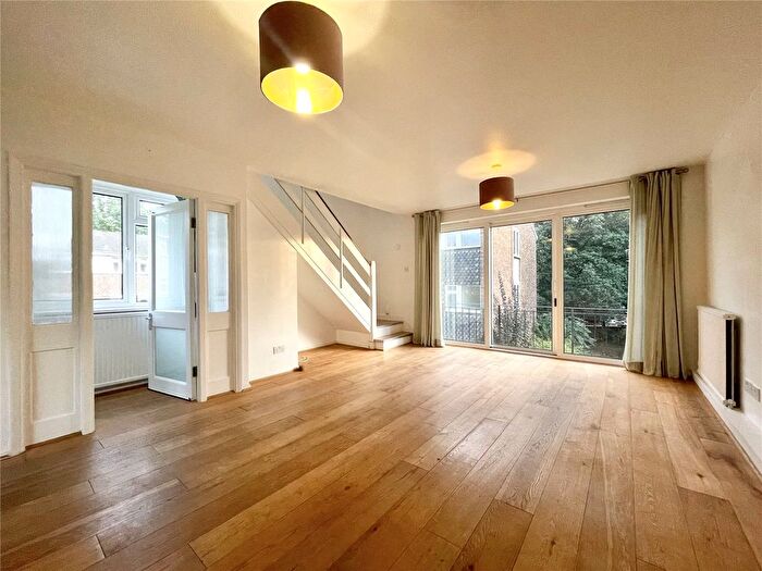 3 Bedroom Maisonette To Rent In The Croft, Park Hill, Ealing, London, W5