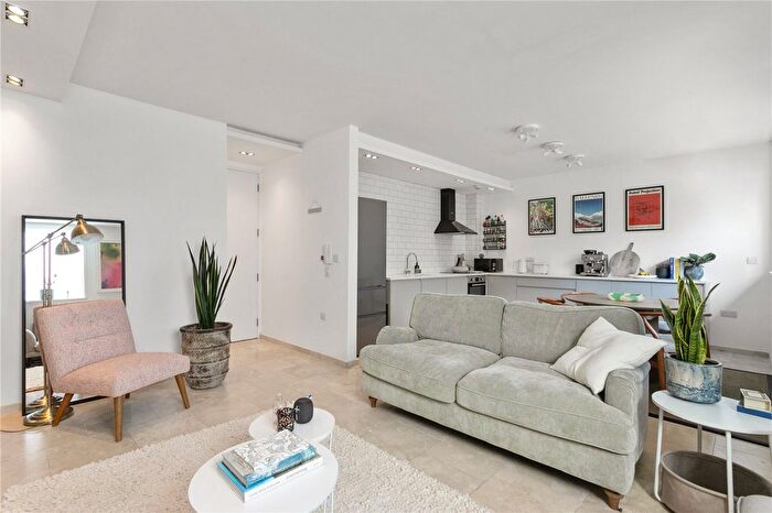 2 Bedroom Flat To Rent In Ardleigh Road, London, N1