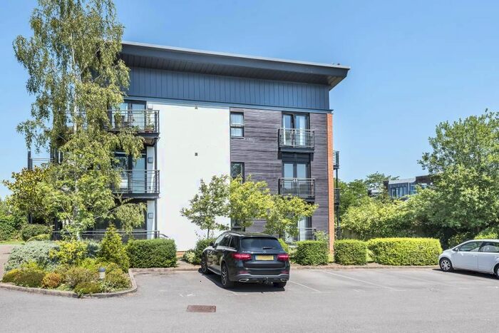 2 Bedroom Flat To Rent In Newbury, Berkshire, RG14