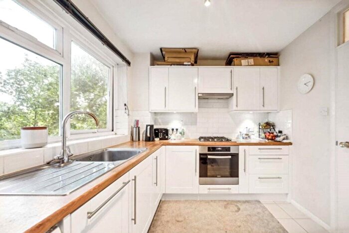 1 Bedroom Flat To Rent In Rowan Close, Ealing, W5