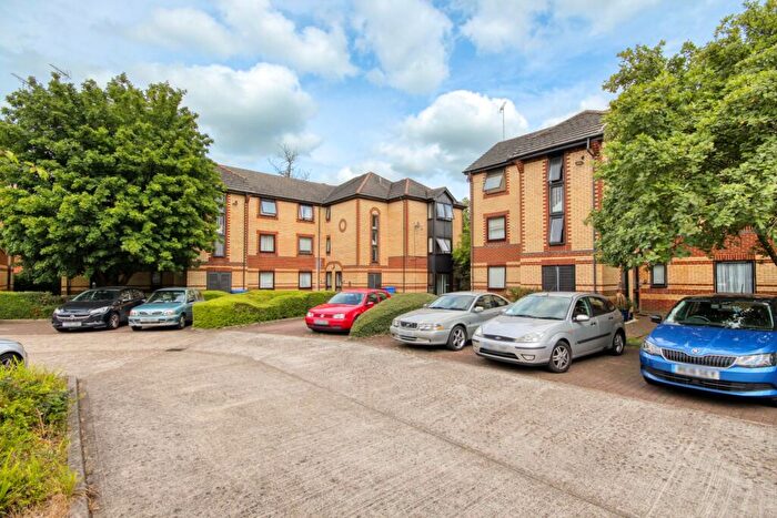 1 Bedroom Apartment For Sale In Landen Court, Wokingham, RG40