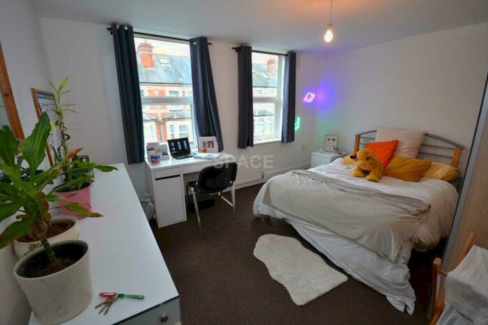 6 Bedroom Terraced House To Rent In Grange Avenue, Reading, Berkshire, RG6