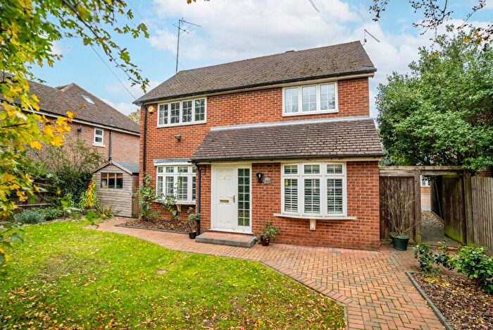 4 Bedroom Detached House For Sale In Harpenden Road, St. Albans, Hertfordshire, AL3