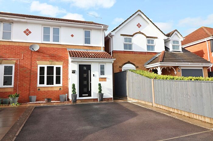 3 Bedroom Semi Detached House For Sale In Peppercorn Way, Hedge End, SO30