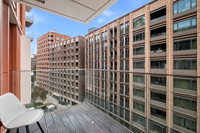 1 Bedroom Flat To Rent In Montrose Building, Malthouse Road, SW11