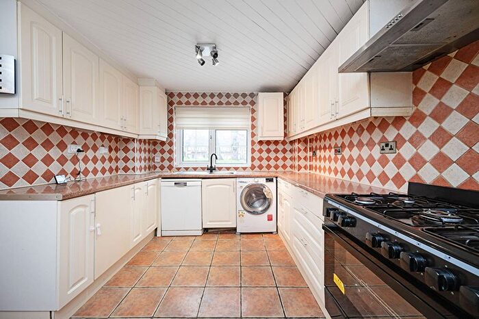 3 Bedroom End Terrace House To Rent In Rectory Square, Tower Hamlets, London, E1