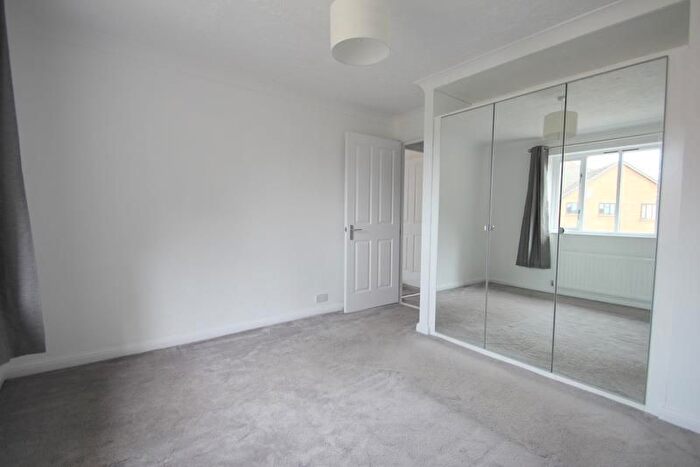 1 Bedroom Flat To Rent In St. Annes Mount, Redhill, RH1