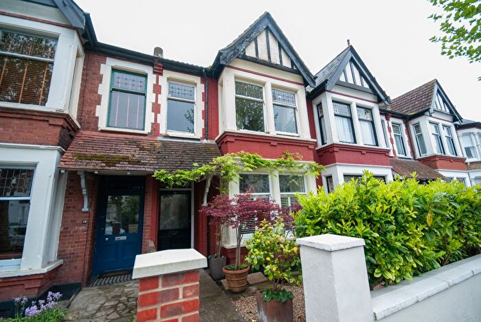 2 Bedroom Flat To Rent In Avenue Terrace, Westcliff-On-Sea, SS0
