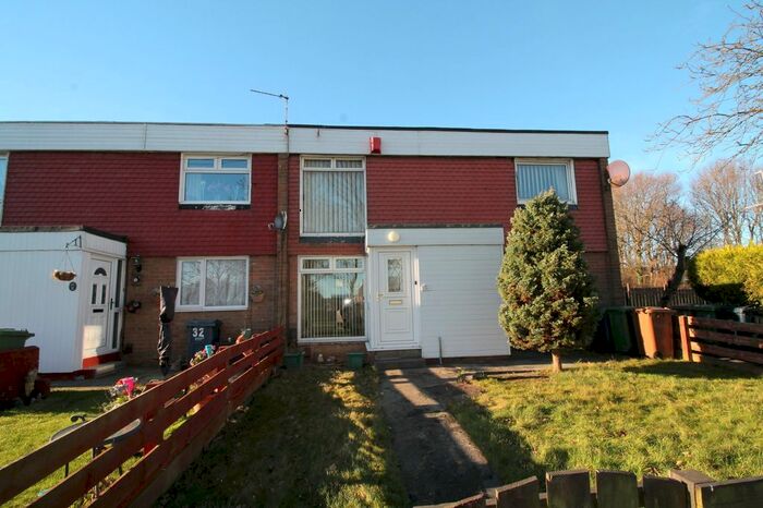 2 Bedroom Flat To Rent In Fell Close, Albany, Washington NE37