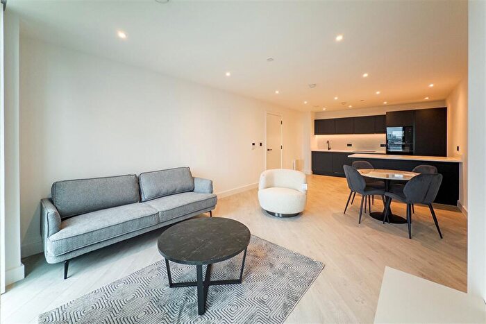 2 Bedroom Apartment To Rent In Vista River Tower, M3