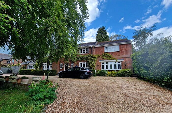 2 Bedroom Flat To Rent In Coombe Gardens, Hughenden Valley, HP14