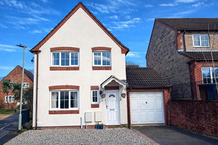 3 Bedroom Detached House For Sale In Canterbury Close, Ivybridge, PL21