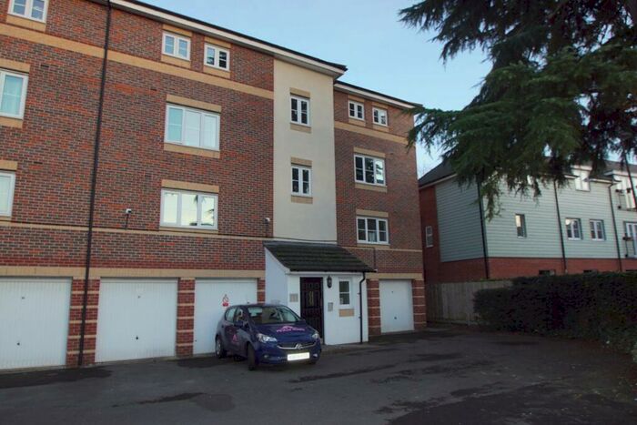 2 Bedroom Flat To Rent In Bosworth Court, Cippenham, SL1
