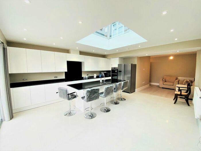 5 Bedroom End Of Terrace House To Rent In Osidge Lane, Southgate, N14