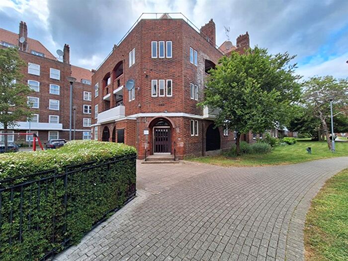 2 Bedroom Flat To Rent In Stamford Hill, London, N16