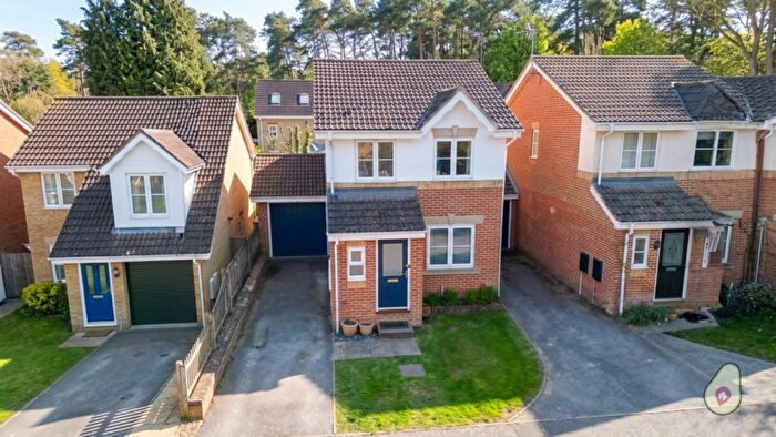 3 Bedroom Link Detached House For Sale In Queens Ride, Crowthorne, Berkshire, RG45