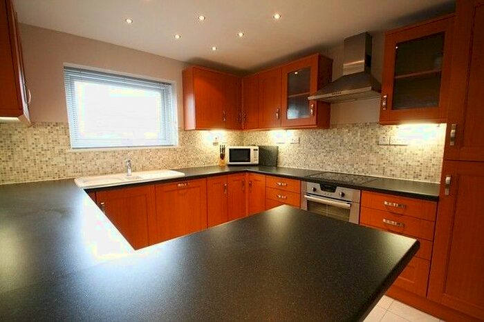 2 Bedroom Flat To Rent In Elvet Court, Newcastle Upon Tyne, NE6