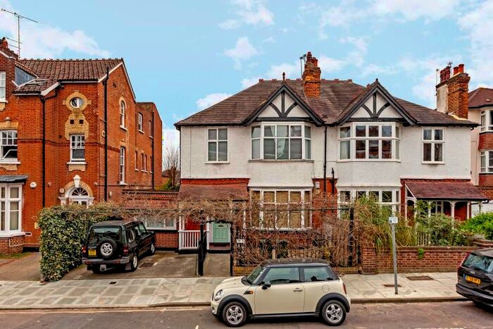 3 Bedroom Flat To Rent In Sheen Park, Richmond, TW9