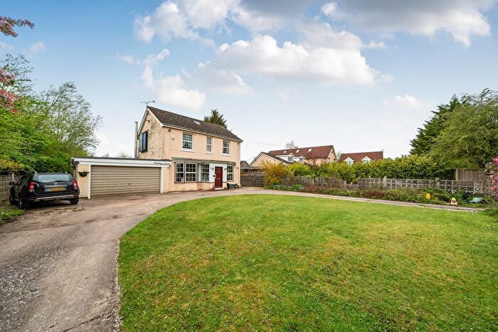 3 Bedroom Detached House For Sale In Braydon, Oan, SN5
