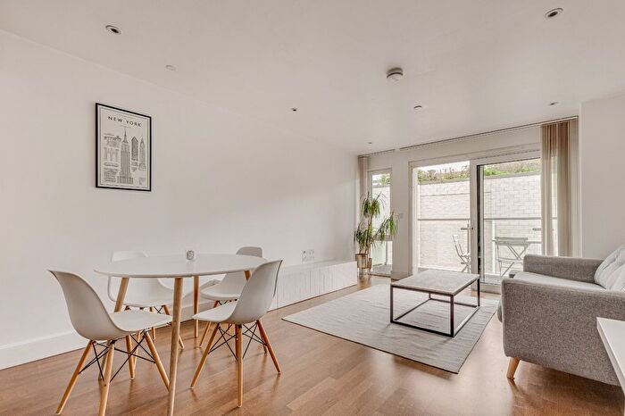 1 Bedroom Flat To Rent In Henry Macaulay Avenue, Kingston Upon Thames, KT2