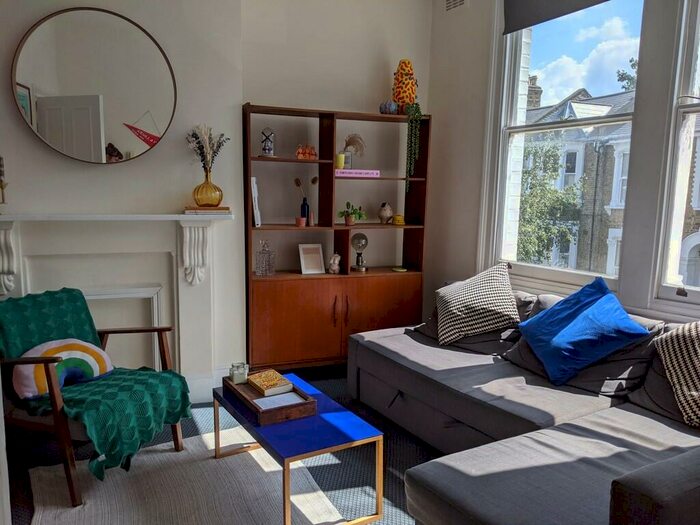 2 Bedroom Apartment To Rent In Barretts Grove, N16