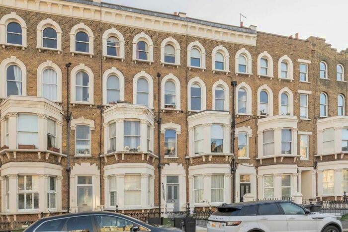 2 Bedroom Flat To Rent In The Chase, London, SW4