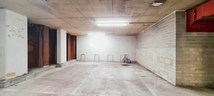 Garage / Parking To Rent In Lexington Apartments, Railway Terrace, Slough, SL2