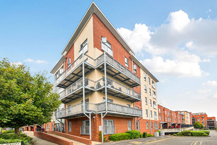2 Bedroom Apartment For Sale In Battle Square, Reading, Berkshire, RG30