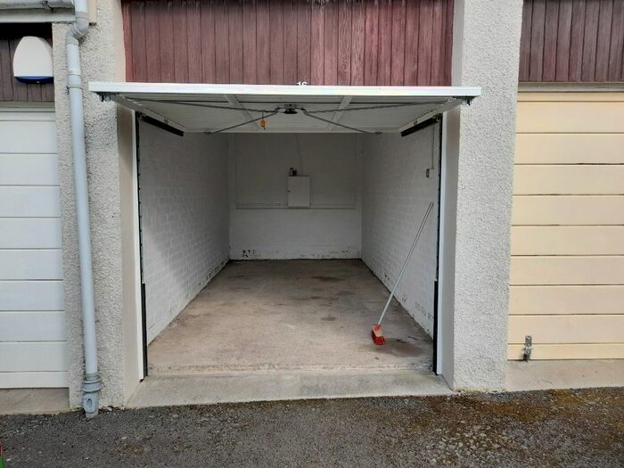 Garage / Parking To Rent In Barnton Park Avenue, Edinburgh, EH4