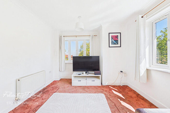 1 Bedroom Flat For Sale In New River Way, London, N4
