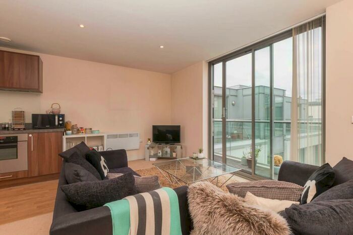 2 Bedroom Penthouse To Rent In Viva Apartments, Commercial Street, B1