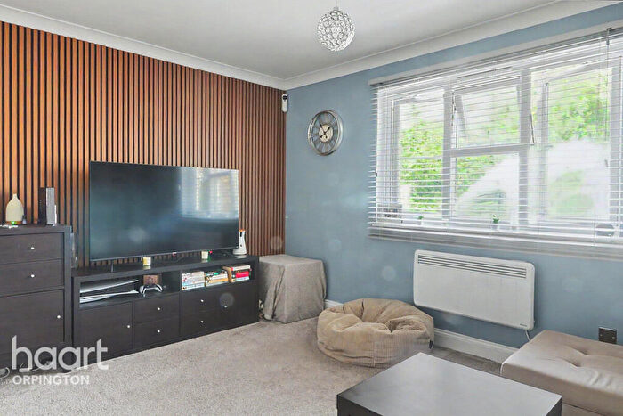 1 Bedroom Apartment For Sale In Doveney Close, Orpington, BR5