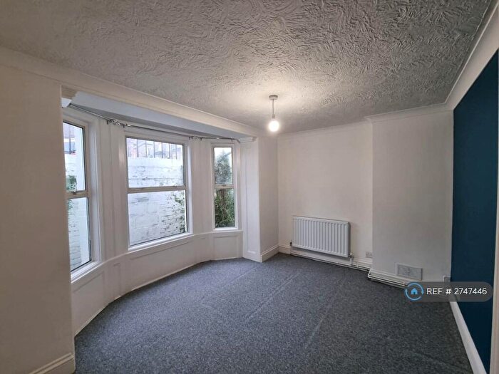 1 Bedroom Flat To Rent In Chandos Square, Broadstairs, CT10