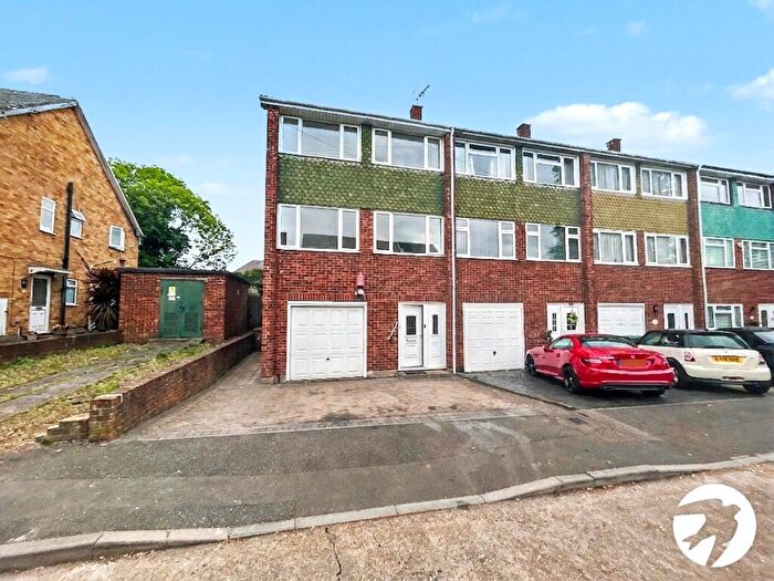 4 Bedroom End Of Terrace House For Sale In Christopher Close, Sidcup, Kent, DA15
