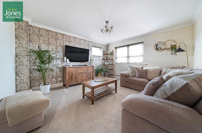 2 Bedroom Flat To Rent In North Road, Lancing, West Sussex, BN15