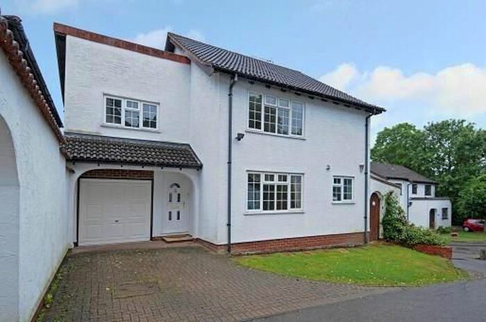 4 Bedroom Detached House To Rent In Northwood, HA6