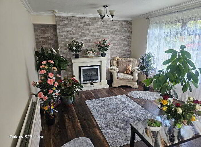 3 Bedroom Semi-Detached House For Sale In Inverleith Drive, Belfast, BT4