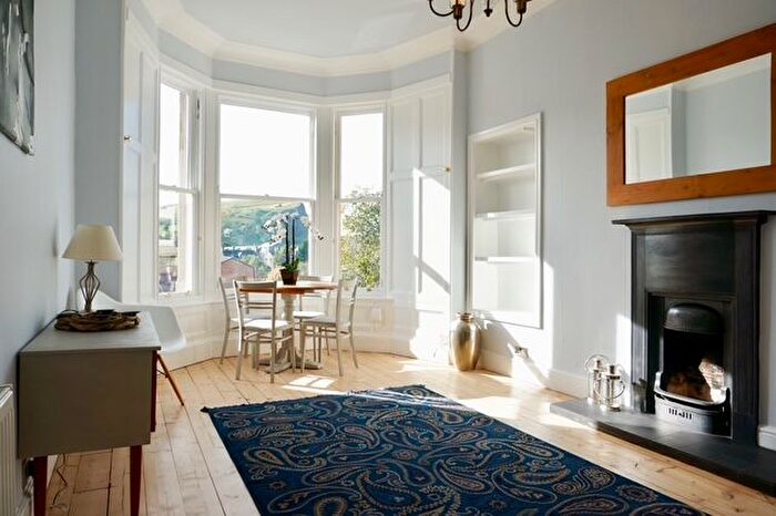 2 Bedroom Flat To Rent In Dalziel Place, Meadowbank, Edinburgh, EH7