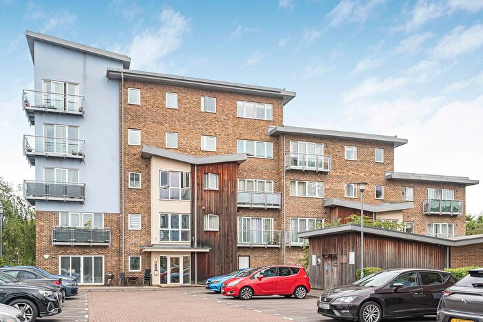 2 Bedroom Flat For Sale In Sundeala Close, Sunbury-On-Thames, Surrey, TW16