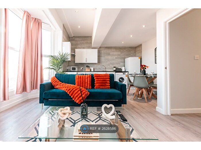 3 Bedroom Flat To Rent In Shirley High Street, Southampton, SO16