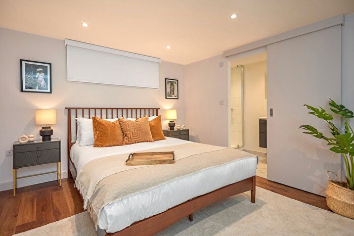 Studio To Rent In Chamber Street, London, E1