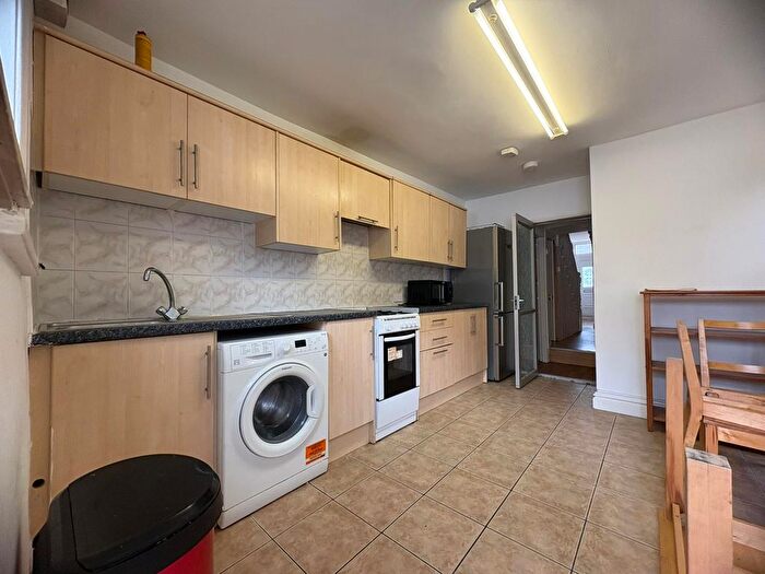 3 Bedroom Semi-Detached House To Rent In Laughton Road, Northolt, UB5