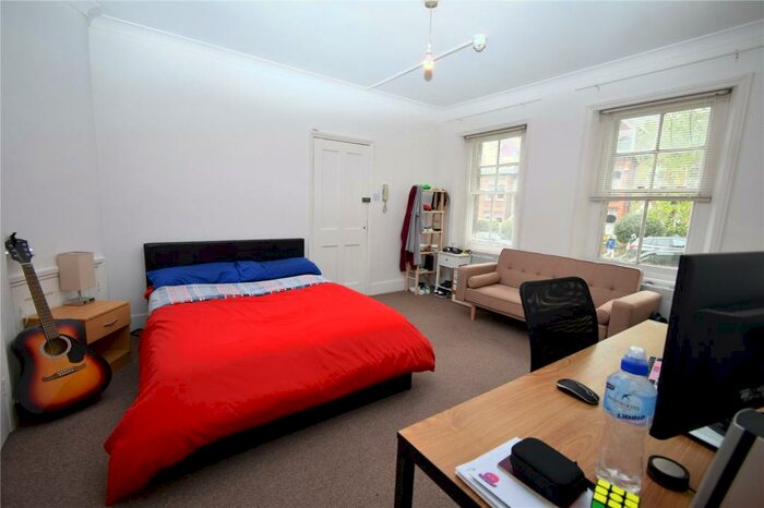 Studio To Rent In Haslemere Road, Crouch End, London, N8