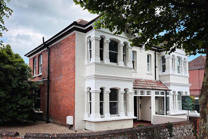 1 Bedroom Flat To Rent In Warwick Gardens, Worthing, BN11