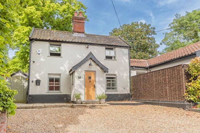 4 Bedroom Semi Detached House For Sale In Candlers Lane, Harleston, IP20