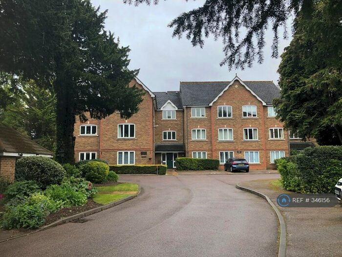 2 Bedroom Flat To Rent In Village Park Close, London, EN1